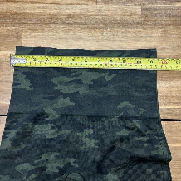 Spanx Seamless Leggings Slimming Fine Ribbed Ankle Length Green Brown Camo Sz M - Picture 7 of 11